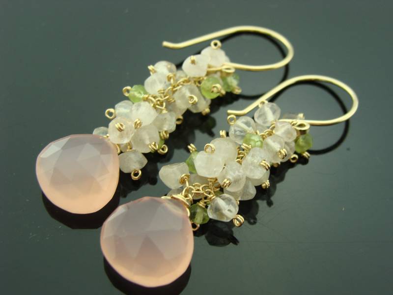 Rosa Chalcedon Rosenquarz Peridot Ohrringe 14K Gold Gefüllte Cluster Baumeln Femininer Edelstein Schmuck Handgemachtes Geschenk Für Sie von VestaJewelry
