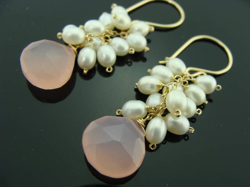 Rosa Chalcedon & Perlen Ohrringe 14K Gold Gefüllt Cluster Baumeln Edelstein Schmuck Handgemachtes Geschenk Für Sie Braut von VestaJewelry