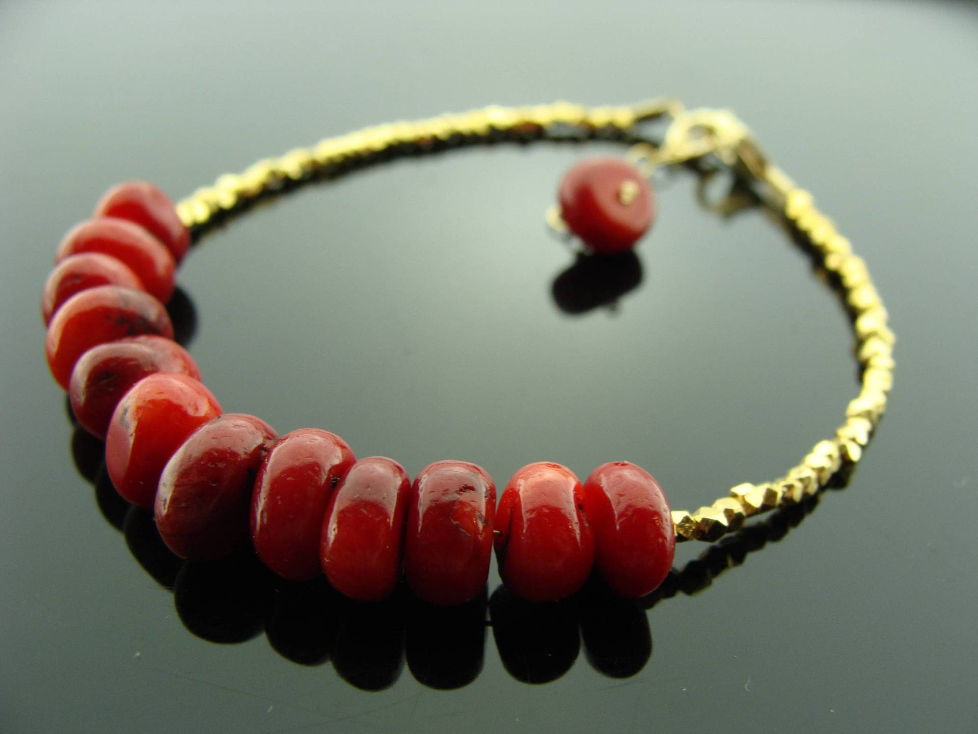 Rote Bambus Koralle Armband 14K Gold Filled Vermeil Handgemachter Schmuck Geschenk Für Sie von VestaJewelry