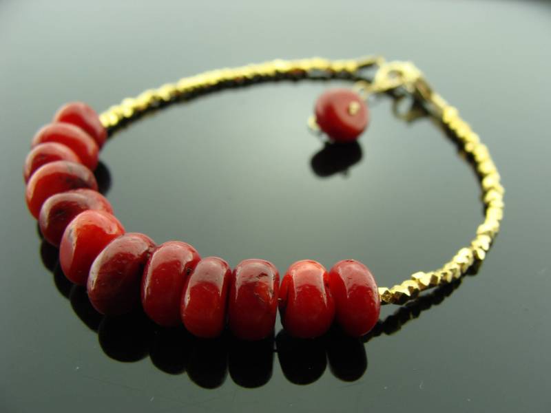 Rote Bambus Koralle Armband 14K Gold Filled Vermeil Handgemachter Schmuck Geschenk Für Sie von VestaJewelry