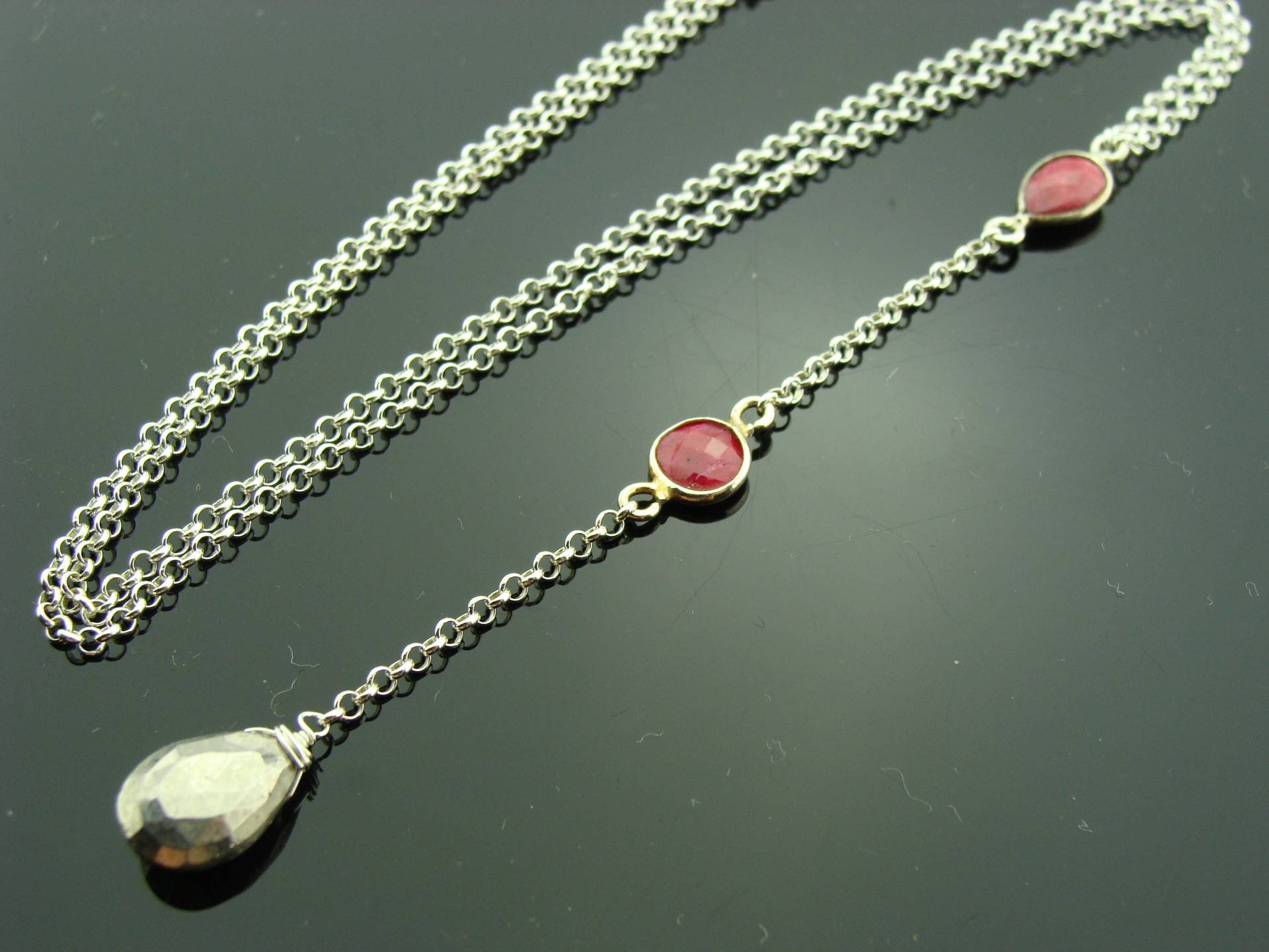 Rubin Und Pyrit Y-Halskette 925 Sterlingsilber Edelstein-Tropfen-Halskette Handgemachtes Schmuck Geschenk Für Sie von VestaJewelry