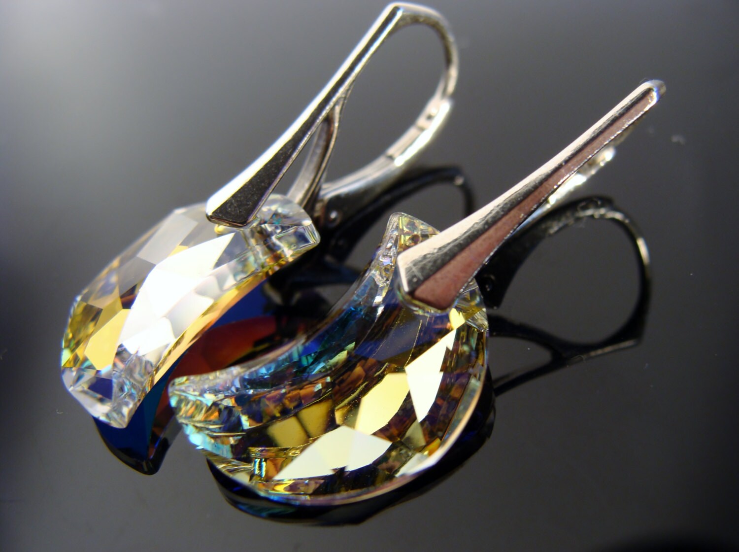 Swarovski Ab Mond Ohrringe. 925 Sterling Silber Ohrhaken. Kristall Halbmond Ohrhänger. Schillernder Schmuck von VestaJewelry