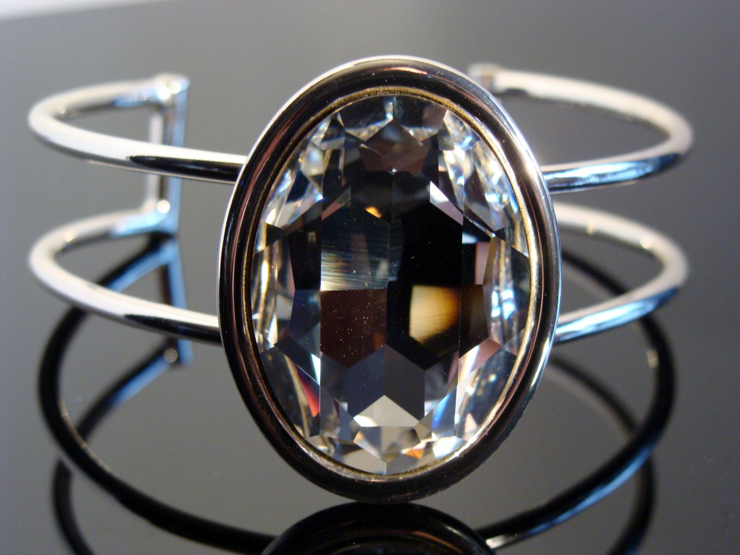 Swarovski Crystal Cuff Armband Großer Statementstein Einstellbares Schmuckgeschenk Für Sie von VestaJewelry