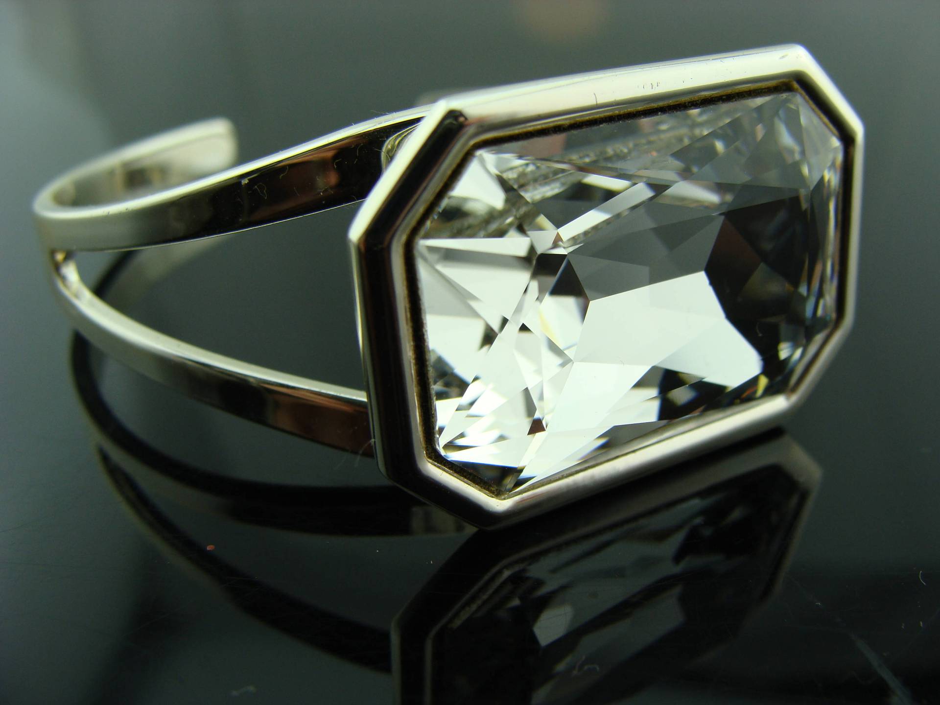 Swarovski Crystal Cuff Armband Klarer Großer Stein Statement Schmuck Verstellbarer Silberner Armreif von VestaJewelry