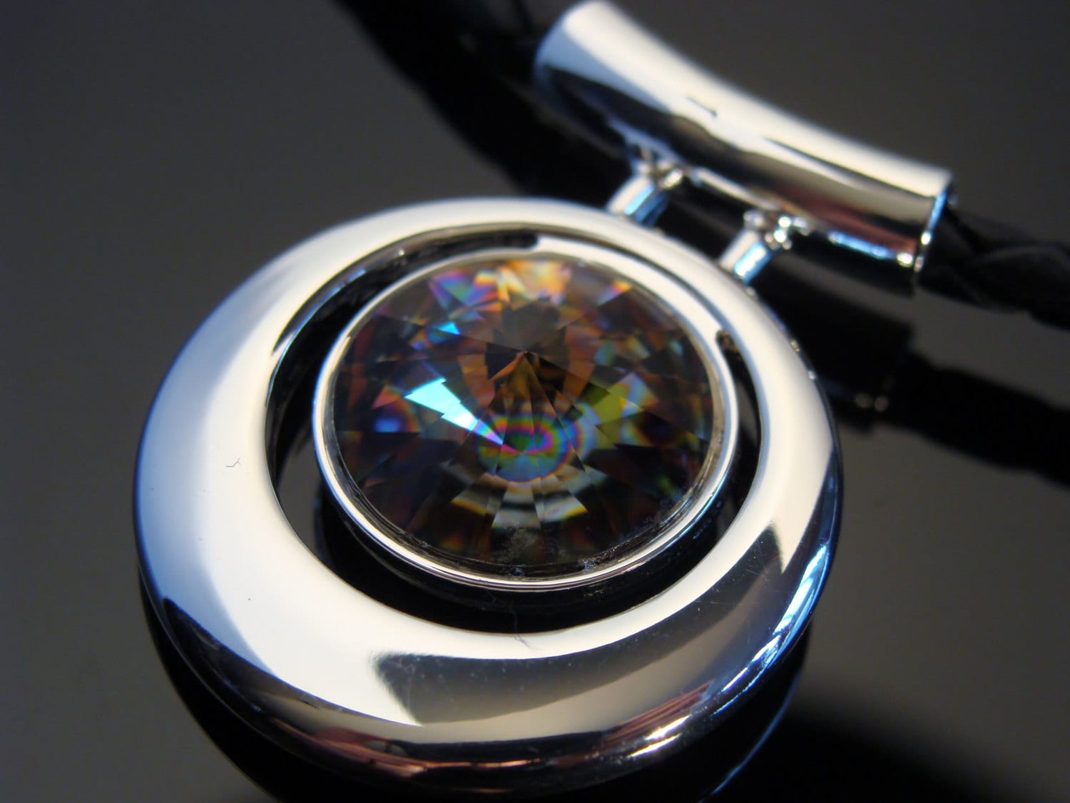 Swarovski Pfau-Augen-Anhänger Echte Lederband-Halskette Multicolor Crystal Jewelry von VestaJewelry