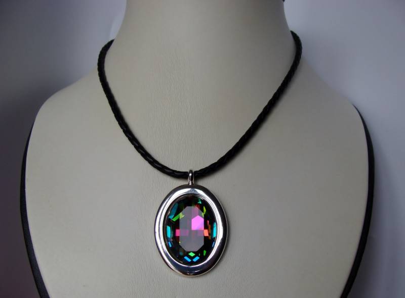 Vitrail Medium Anhänger Swarovski Kristall Halskette Echte Lederschnur Schillernder Regenbogen Schmuck Boho Style von VestaJewelry