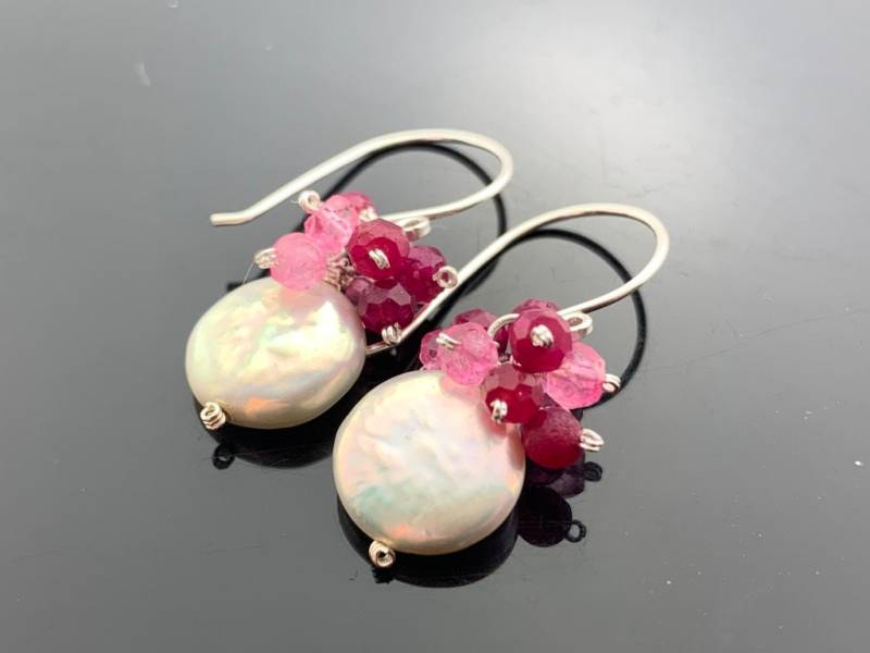 Weiße Münzperle, Rosa Topas Und Rubin Ohrringe 925 Sterling Silber Oder 14K Gold Gefüllt Handgemachter Cluster Schmuck Geschenk Für Sie von VestaJewelry
