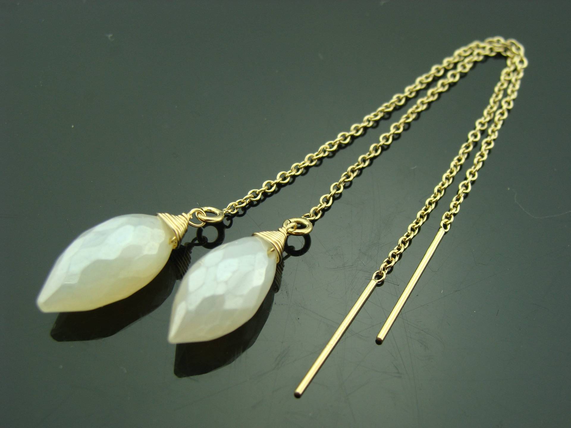 Weiße Perlen Chalcedon Tau Tropfen Ohrringe 14K Gold Gefüllte Ohrgewinde Eleganter Baumeln Schmuck Handgemachtes Geschenk Für Sie von VestaJewelry