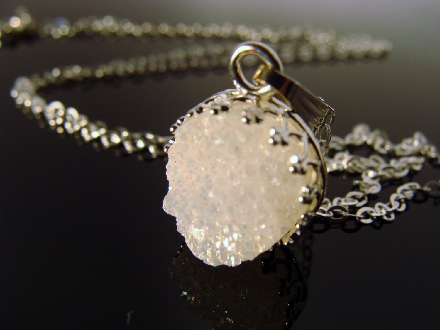 Weisser Druzy Quarz Anhänger Sterling Silber Schmuck von VestaJewelry