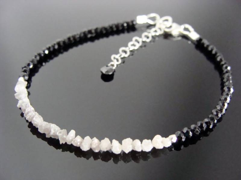 Weißer Rohdiamant Und Schwarzer Spinell Armband 925 Sterling Silber von VestaJewelry