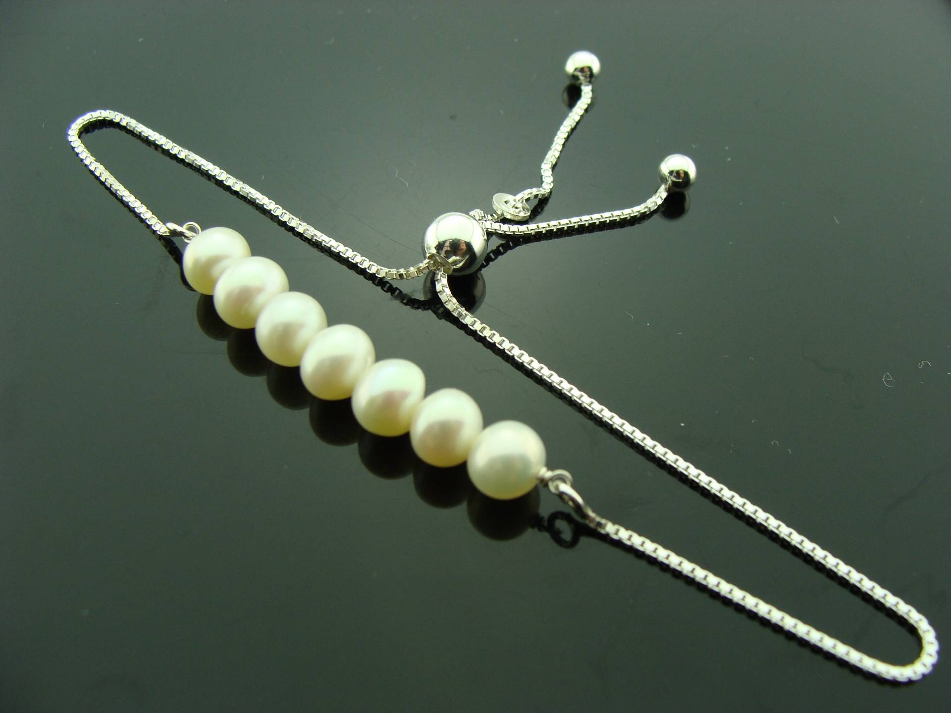 Weißes Süßwasserperlen-Armband 925 Sterlingsilber Verstellbare Quaste Juni Geburtsstein Zierliches Handgemachtes Geschenk Für Sie von VestaJewelry