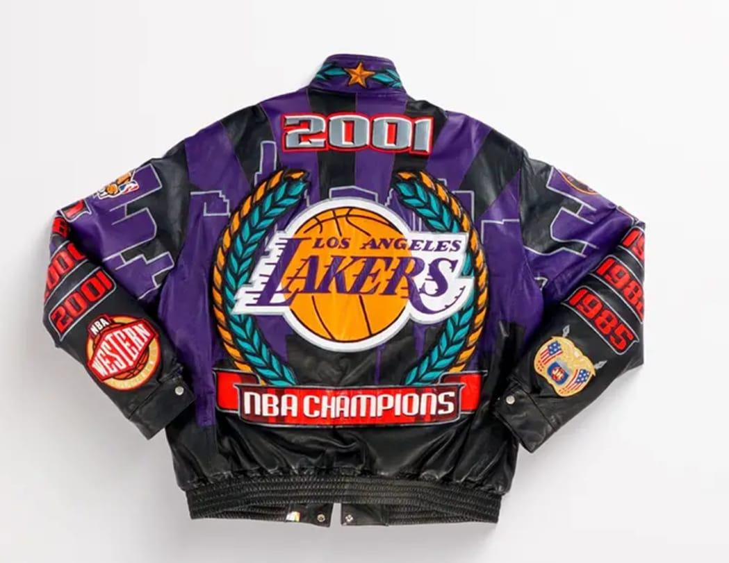Los Angeles Lakers Back 2 2001 Meister Lederjacke Neuer Zustand Alle Größen Erhältlich Los Angeles Lakers Back 2 2001 Meister Lederjacke Neuer Zustand Alle Größen Erhältlich von VestiveDE