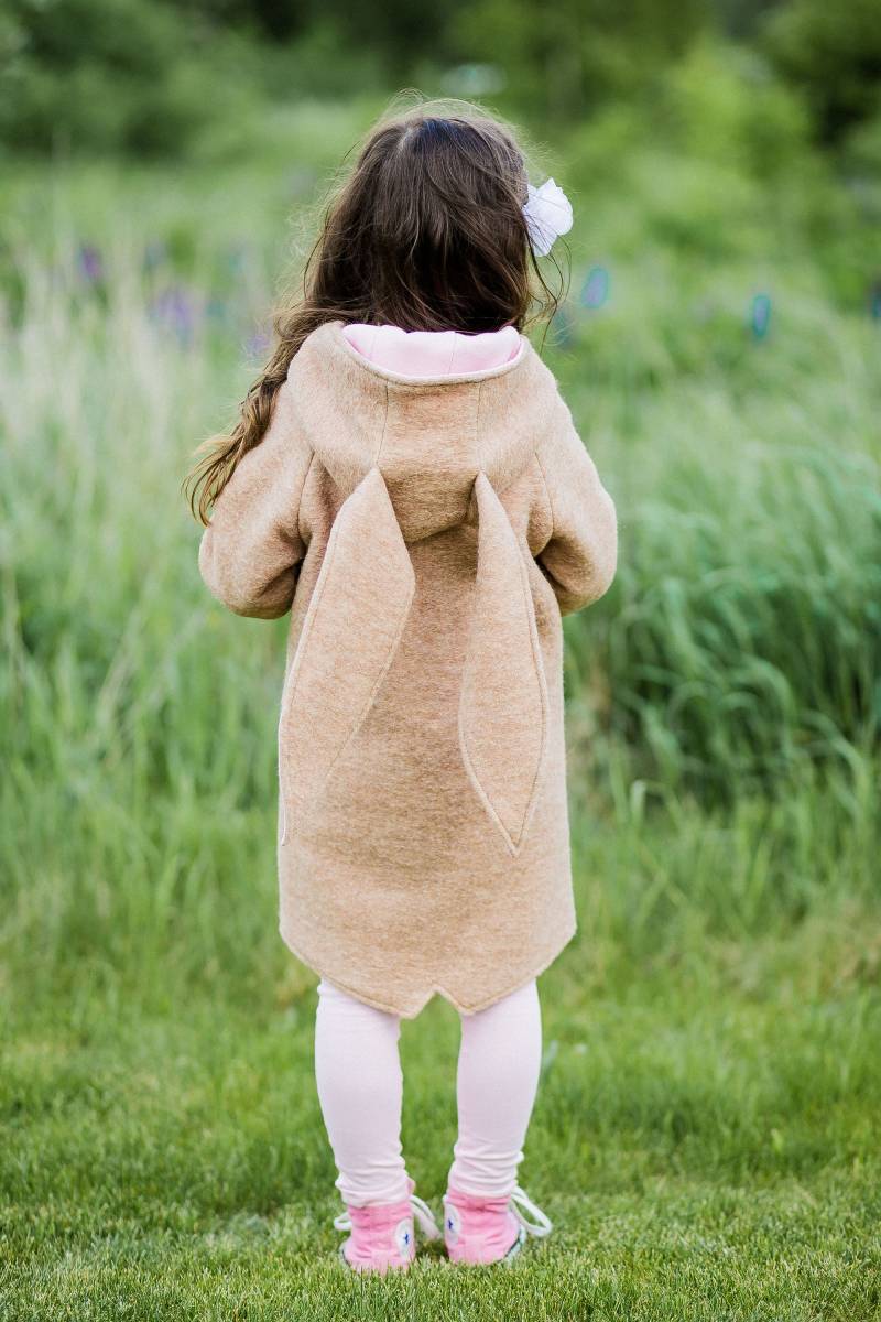 Handgemachte Wolle Bunny Mantel Mädchen Winter Kapuzenpullover Mit Ohren von Vestos