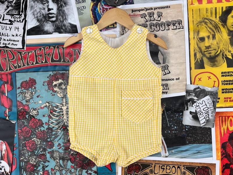 Vintage Baby Kinder 60Er-70Er Jahre Gelb Weiß Vichykaro Kariert Seersucker Ärmellos Playsuit Strampler Junge Mädchen Retro Frühling Ostern Gender von VettedVintageWares