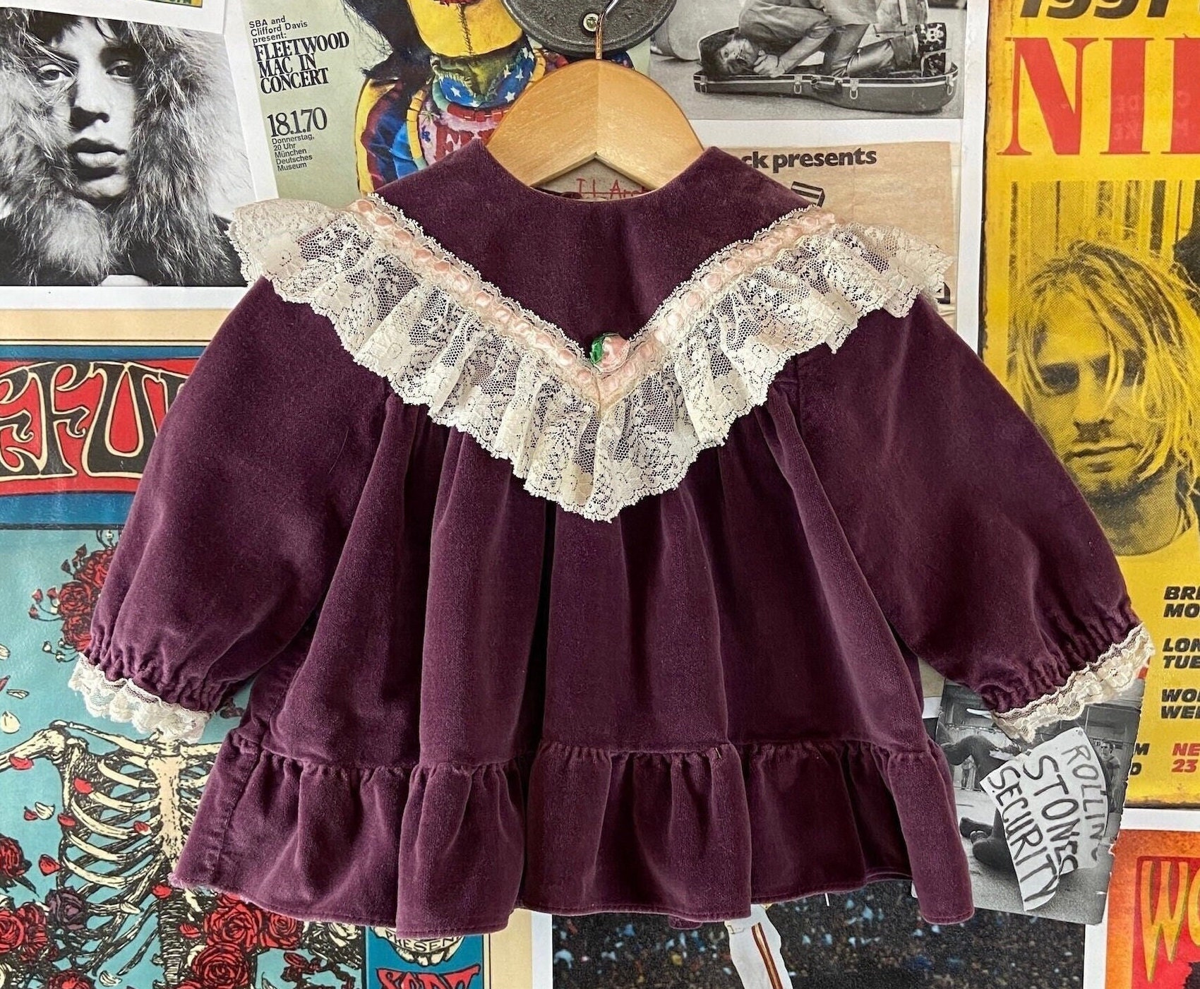 Vintage Baby Mädchen Kinder 80Er Jahre Pflaume Lila Spitze Band Rosette Langarm Kleid Top 9-12 Monate, Samt Rüschen Urlaub von VettedVintageWares