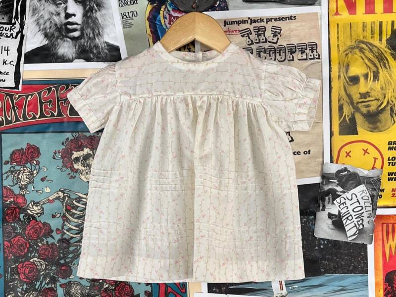 Vintage Baby Mädchen Kinder 60Er-70Er Jahre Weiß Rosa Gold Kringel Druck Kurzarm Tunika Kleid Top 9-12 Monate Retro Frühlingskleidung von VettedVintageWares