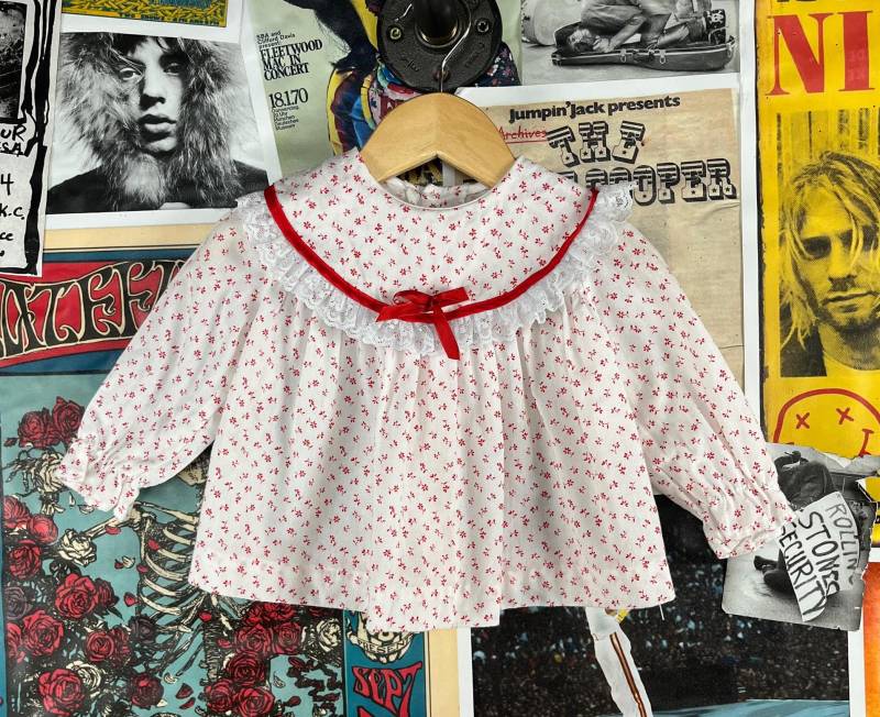 Vintage Baby Mädchen Kinder 70Er-80Er Jahre Weiß Rot Tiny Blumendruck Joanna Rüschen Spitzenkragen Bluse Top 18 Monate Retro Frühling Valentine Day von VettedVintageWares