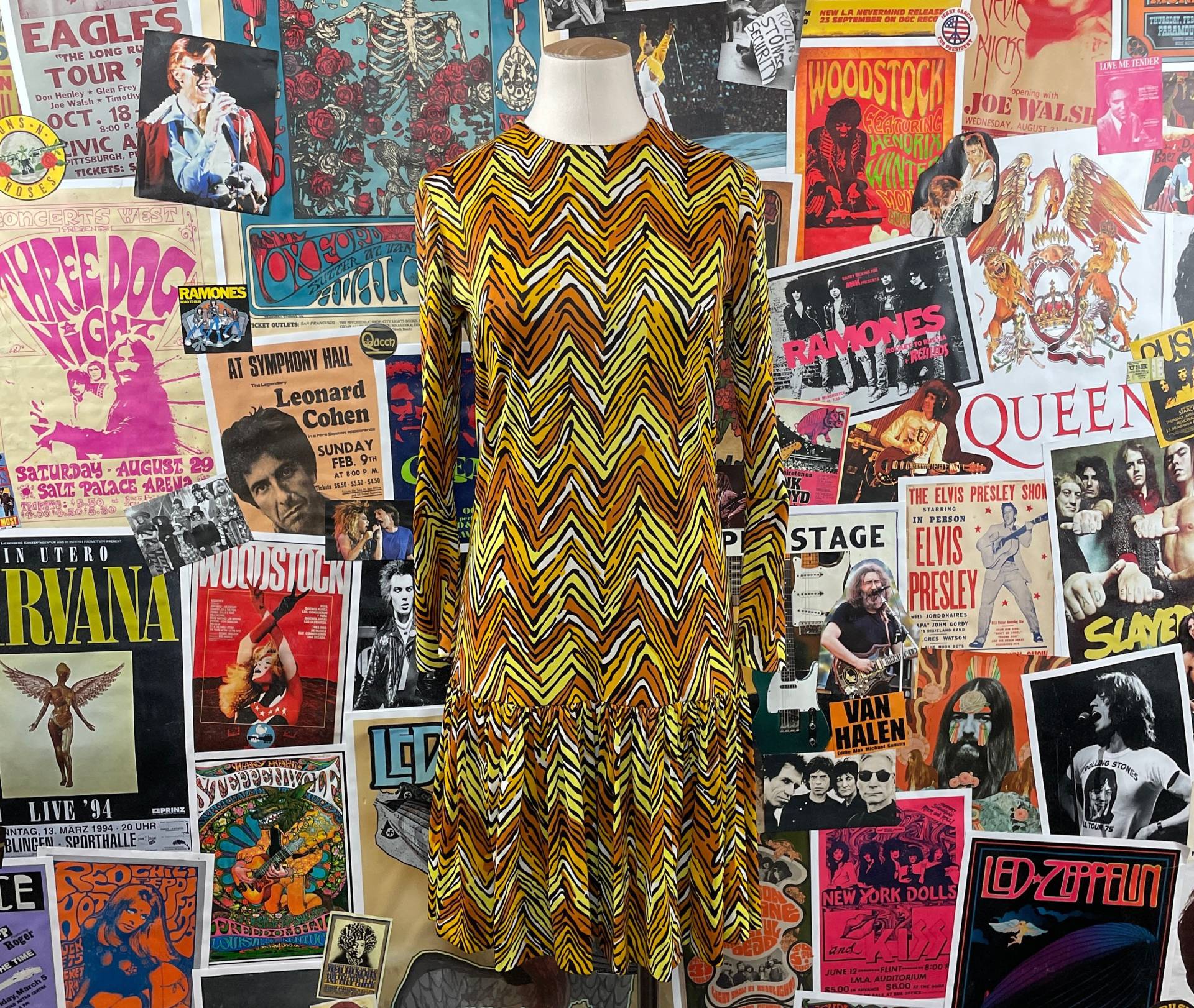 Vintage Damen 60Er-70Er Jahre Gelb Psychedelic Mod Zig Zag Print Langarm Kleid, Retro Twiggy, 60Er Cocktailkleid Größe 66 Small von VettedVintageWares