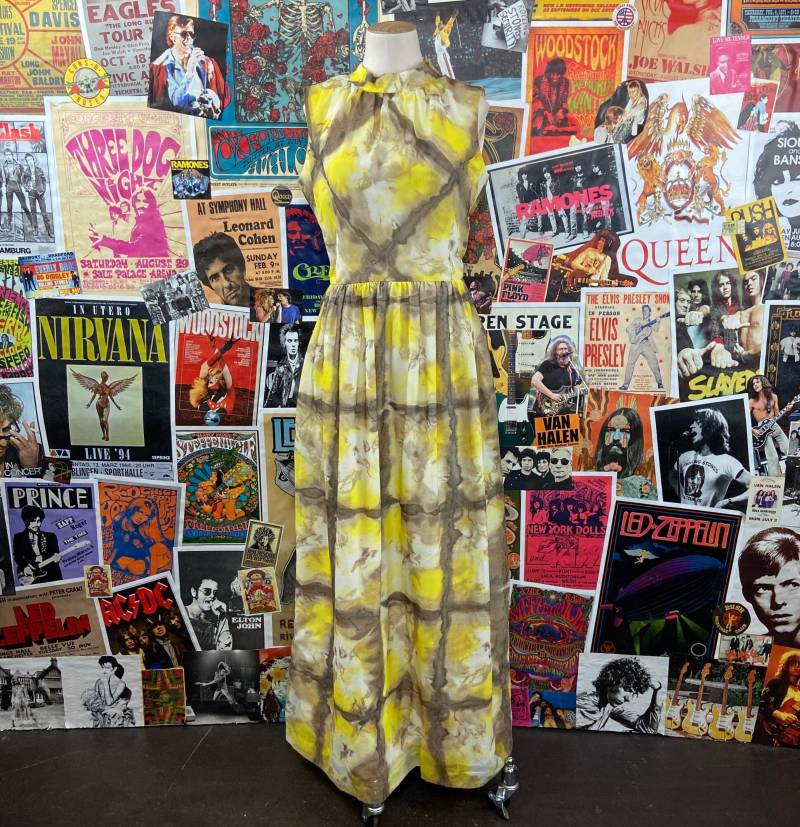Vintage Damen 60Er-70Er Jahre Gelb Aquarell Karierter Druck Fifth Avenue Roben Ärmellos Bandkragen Maxi Kleid Größe 4, Retro Spring Hostess von VettedVintageWares