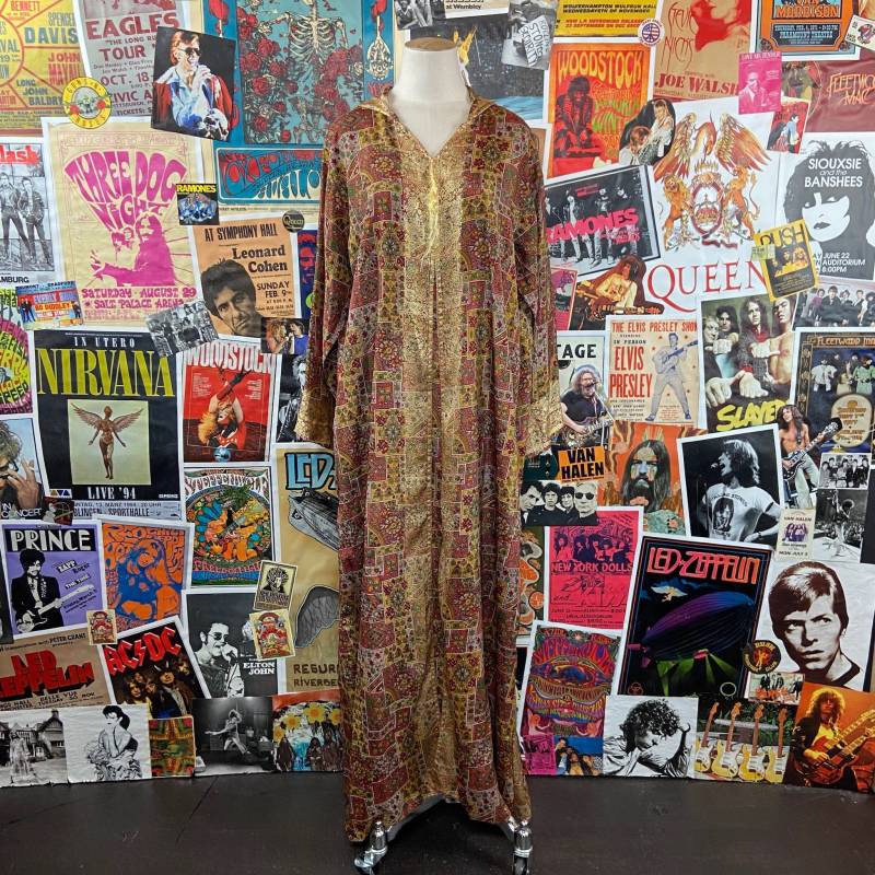 Vintage Damen 70Er Jahre Rot Gold Paisley Patchwork Print Mit Kapuze V-Neck Indien Maxi Kaftan Hostessenkleid M/L Retro Boho Hippy Festival von VettedVintageWares
