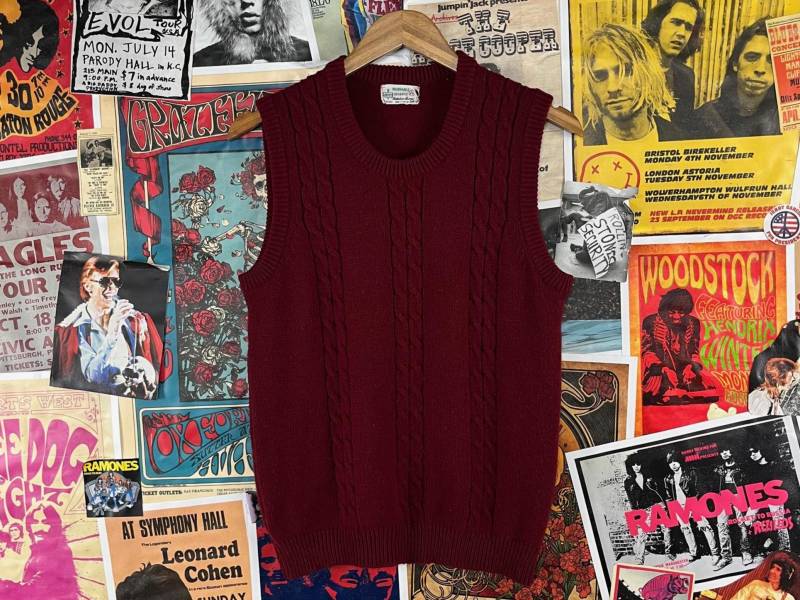 Vintage Jungen Kinder 70Er Jahre Solid Schlicht Rot Strickpullover Pullover Weste Größe 18 Alter 12-13 Retro Preppy Schulanfang Kleidung Top von VettedVintageWares