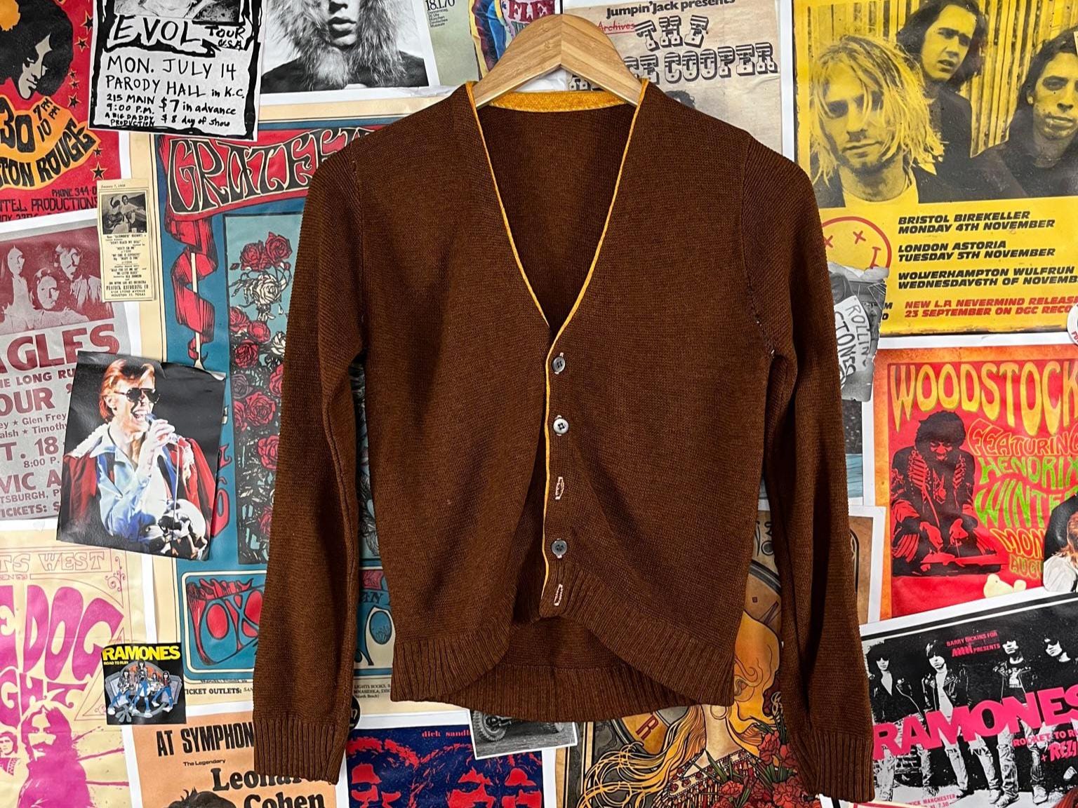 Vintage Kinder Jungen 50Er-60Er Jahre Braun Gelb Distressed Grunge V-Neck Cardigan Pullover Größe 14 Alter 10-11 Retro Grandpacore Kurt Cobain Style von VettedVintageWares