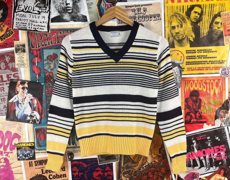 Vintage Kinder Jungen 70Er-80Er Weiß Blau Gelb Gestreift Knit Jcpenney Pullover V-Neck Größe 12/14 Alter 9-11, Retro Kid Preppy Fall von VettedVintageWares
