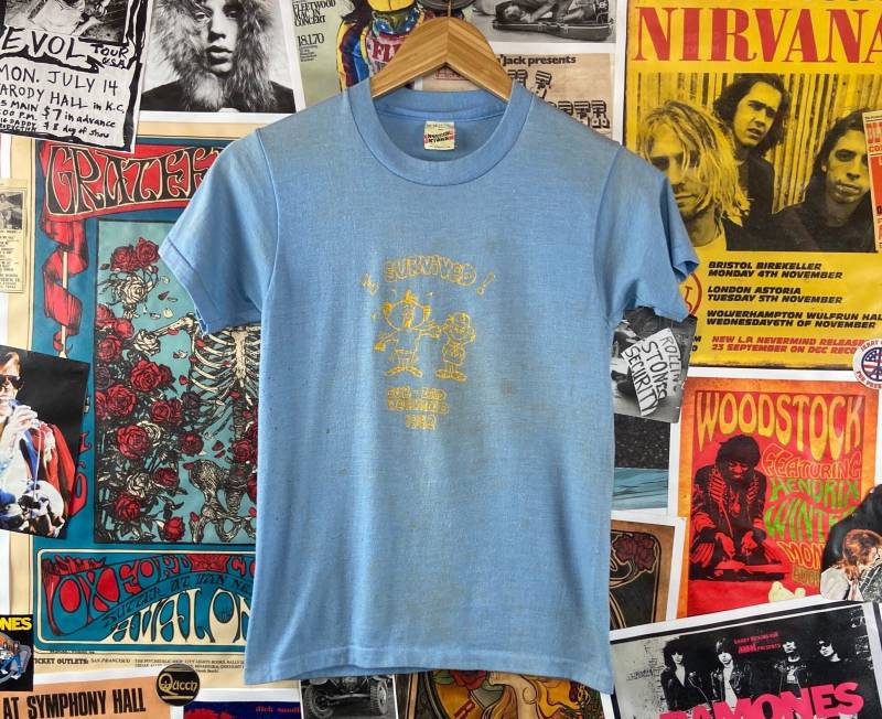 Vintage Kinder Jungen 80Er Jahre Befleckt Pfadfinder Bsa Ich Überlebt Cub Dad Wochenende 1982 Leinwand Sterne Grafik T-Shirt Sz 12 Alter 9-10 von VettedVintageWares