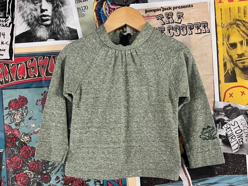 Vintage Kleinkind Kinder 70Er Jahre Grün Frosch Kröte Gestickt Mock Neck Raglan Langarm Shirt Top 3T Mod Retro Jungen Mädchen Groovy Kleidung von VettedVintageWares
