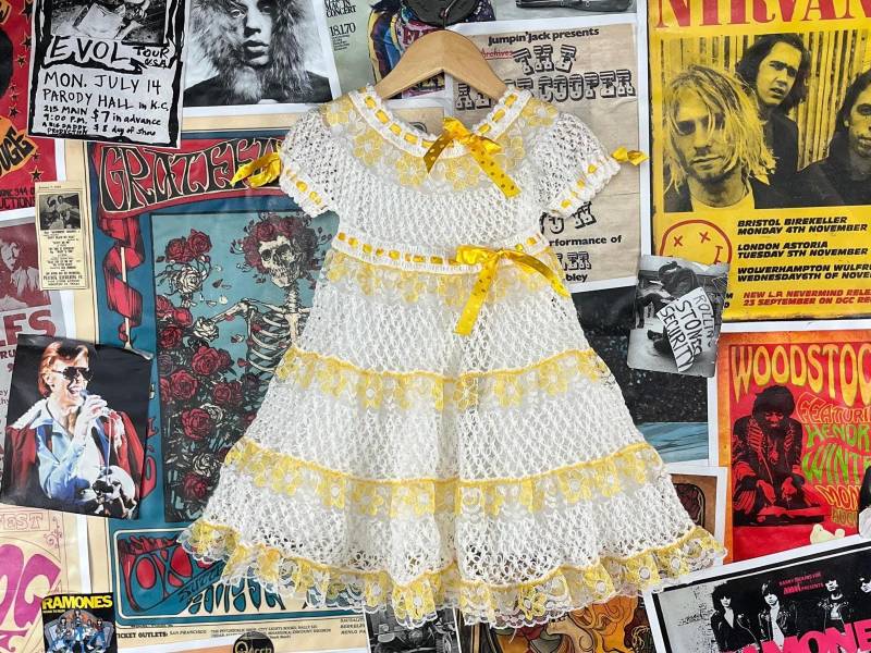 Vintage Kleinkind Mädchen Kinder 70Er-80Er Jahre Weiß Gelb Blumen Spitze Stricken Häkeln Band Kreis Rockabilly Kleid 2T Retro Ostern Frühling von VettedVintageWares