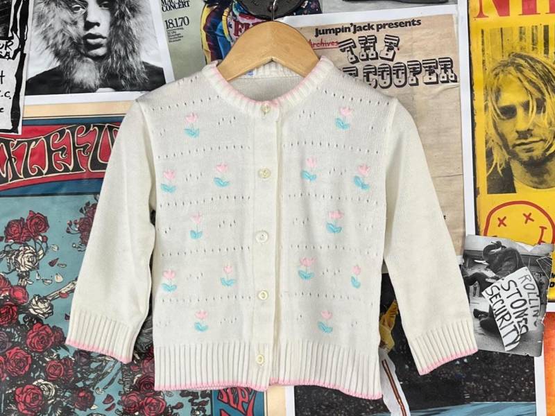 Vintage Kleinkind Mädchen Kinder 70Er Jahre Weiß Rosa Blau Gestickte Blumen Tulpen Strickjacke Pullover Top 2T Retro Süß Kokette Frühling Preppy von VettedVintageWares