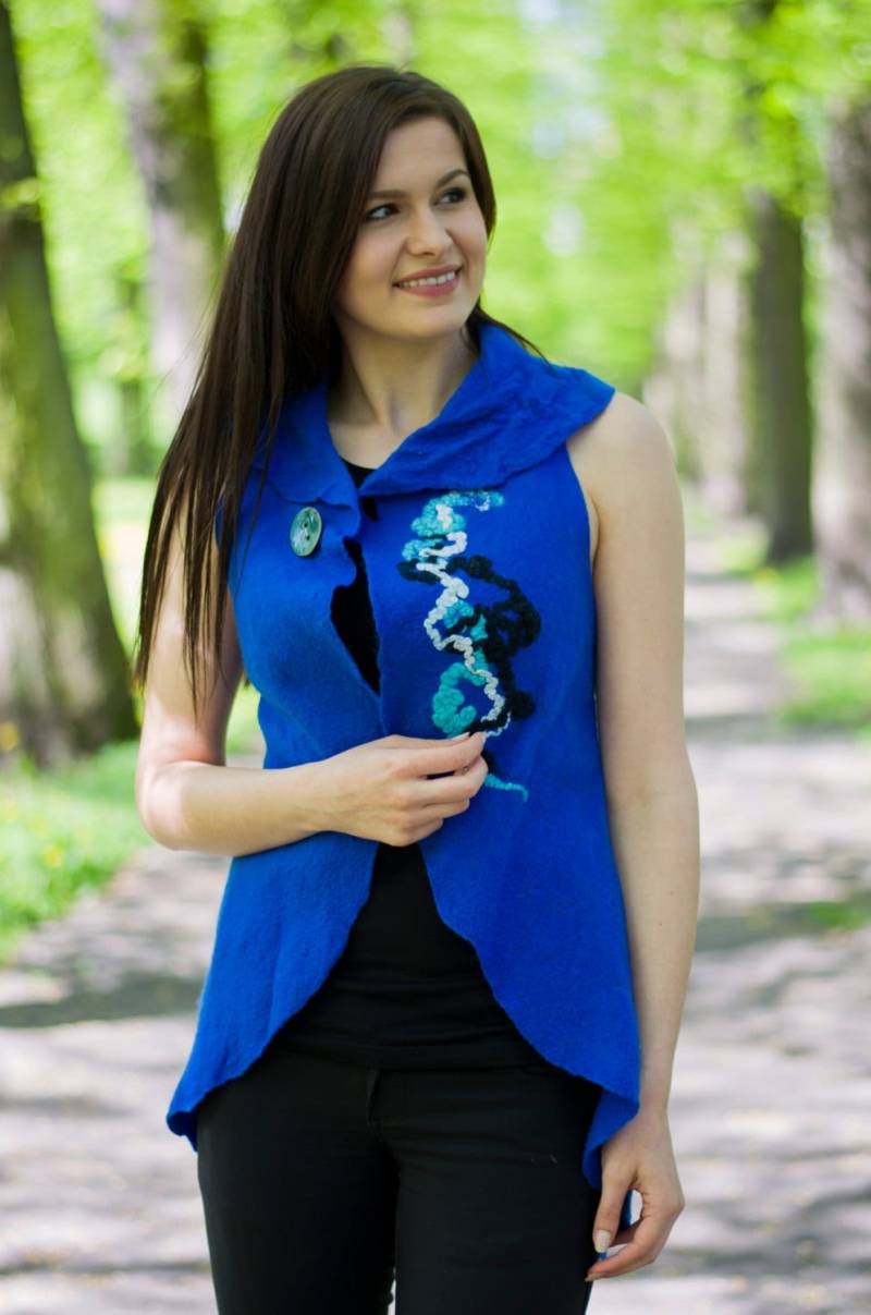 Ausverkauf Gefilzte Weste, Kobalt, Geschenkidee, Von Hand Gemacht, Merinowolle, Natürliche Fasern von Veuna