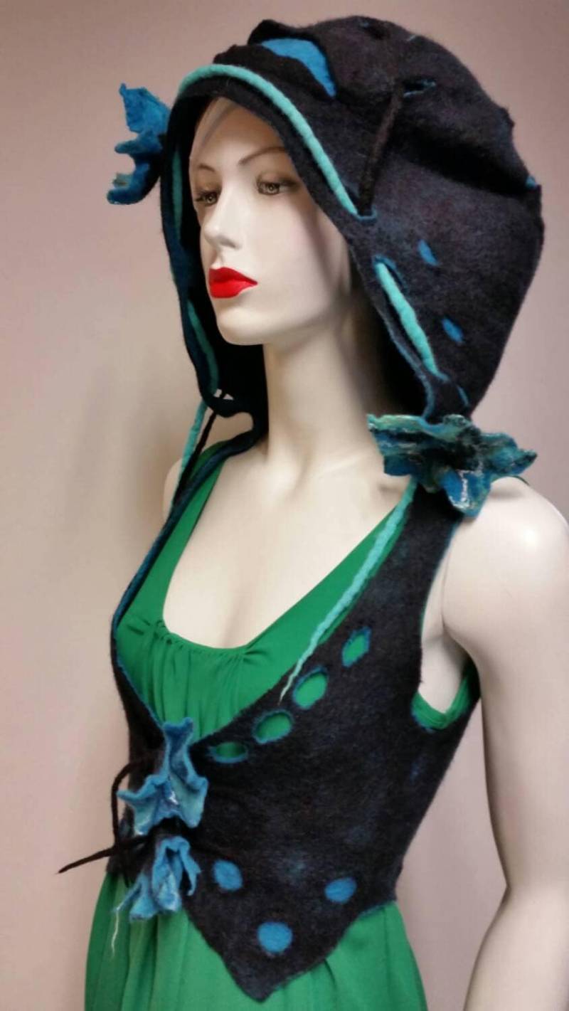 Gefilzte Weste, Kapuze, Blumen, Schwarz Und Türkis, Tragbare Kunst, Geschenkidee von Veuna