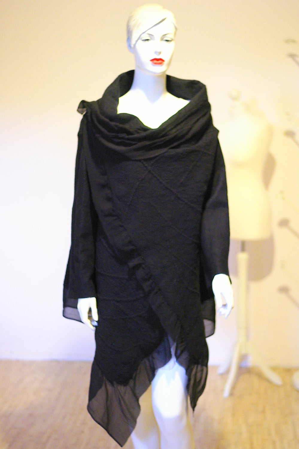 Verkauf Fabelhafte, Die Schwarzer Mantel Aus 100 % Merinowolle Beendet Mit Seide Alle Größen Zu Bestellen, Versandkostenfrei von Veuna