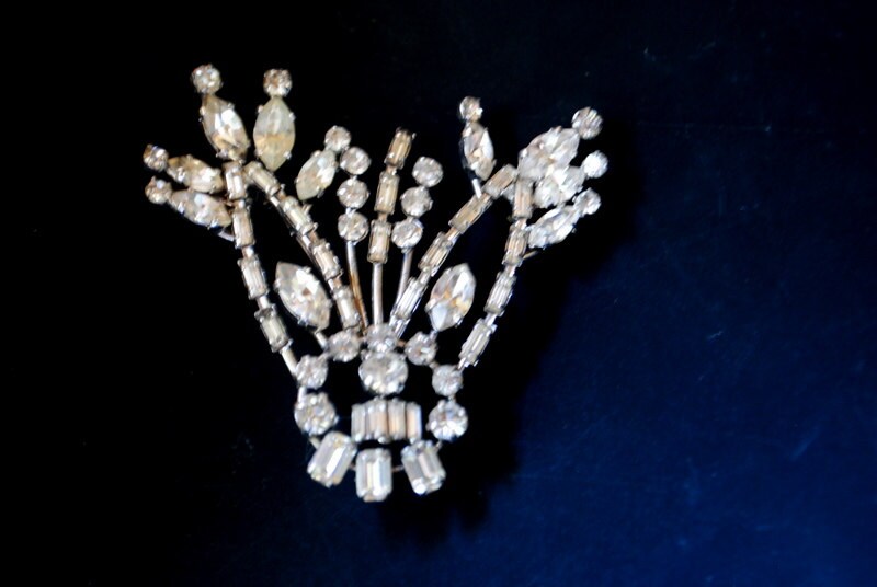 Art Deco Vintage 50Er Jahre Klare Strass Und Aurora Borealis Große Brosche. Hergestellt Von Azub in Österreich von VezaVe