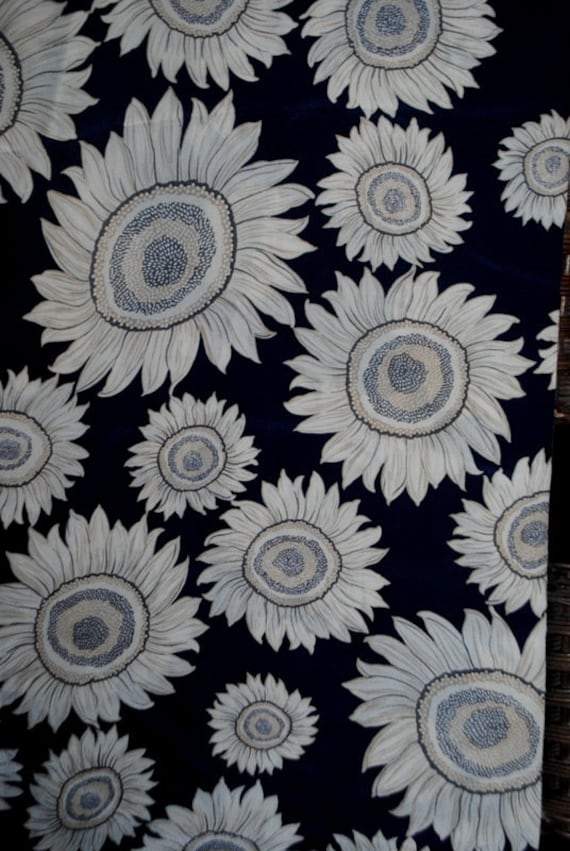 Boho Vintage 90Er Jahre, Marine Und Beige Seide, Doppel, Lange Schal Mit Abstrakten Sonnenblumen Druck Quaste. Hergestellt Von Leyla Mitra. Mint von VezaVe