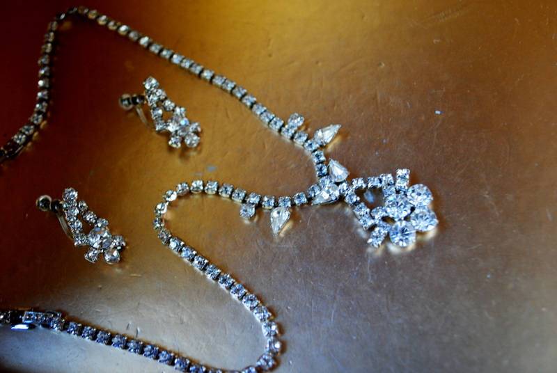 Hochzeit Vintage 50Er Jahre, Klare Strass, Jugendstil, Jewerly Set Verstellbare Halskette Und Schraube Zurück Ohrringe von VezaVe