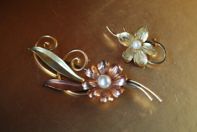 Jugendstil Vintage 40Er Jahre, 12K Und 14K Vergoldet, Viel Von 2 Broschen. Hergestellt Van Dell Wells von VezaVe