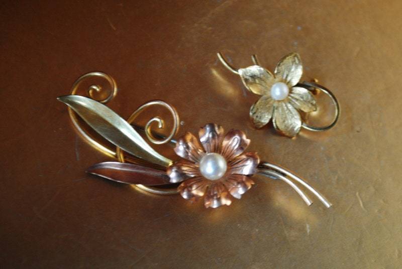 Jugendstil Vintage 40Er Jahre, 12K Und 14K Vergoldet, Viel Von 2 Broschen. Hergestellt Van Dell Wells von VezaVe