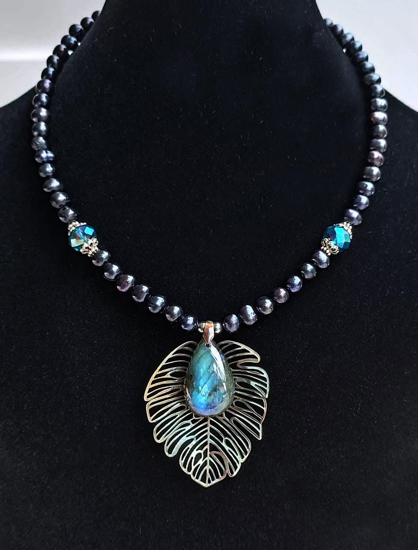 Unikat Handgemachtes Collier Mit Labradorit Und Naturperlen Unikat Handgemachtes Collier Mit Labradorit Und Naturperlen von ViMsign