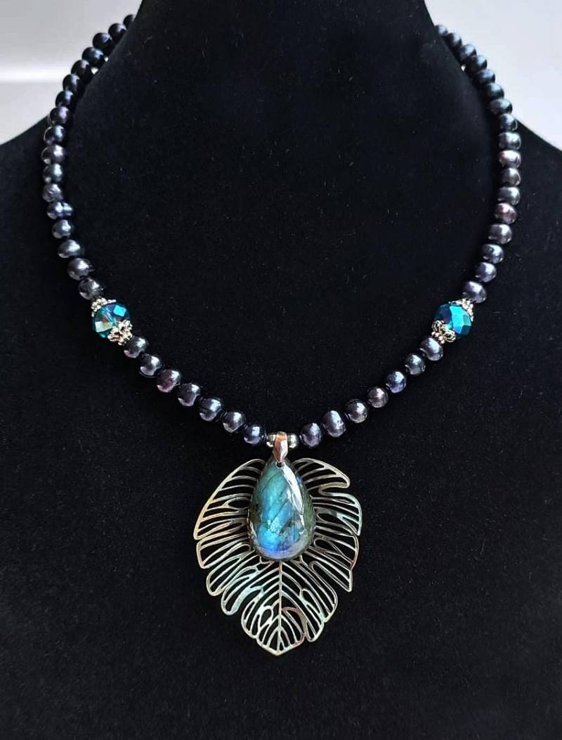 Unikat Handgemachtes Collier Mit Labradorit Und Naturperlen Unikat Handgemachtes Collier Mit Labradorit Und Naturperlen von ViMsign