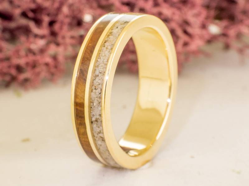 Original Gelbgoldring Mit Wacholderholz Und Sand - 18K Massivgoldring von ViademonteJewelry