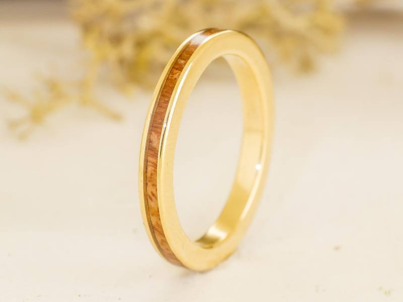 Ring Aus 18 Karat Gelbgold Und Heideholz - Originale Eheringe Massiver Goldring von ViademonteJewelry