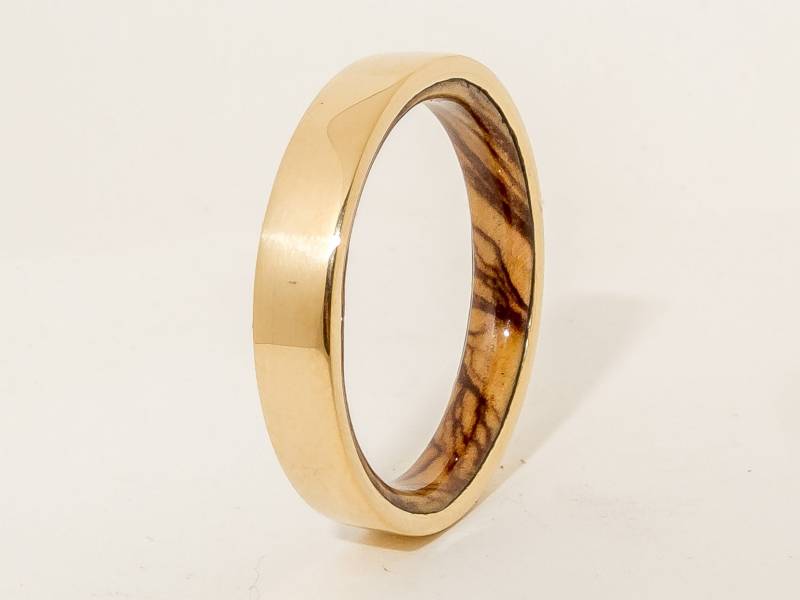 Ring Aus 18 Karat Gelbgold Und Olivenholz - Verschiedene Eheringe Mit Holz Massiver Goldring von ViademonteJewelry