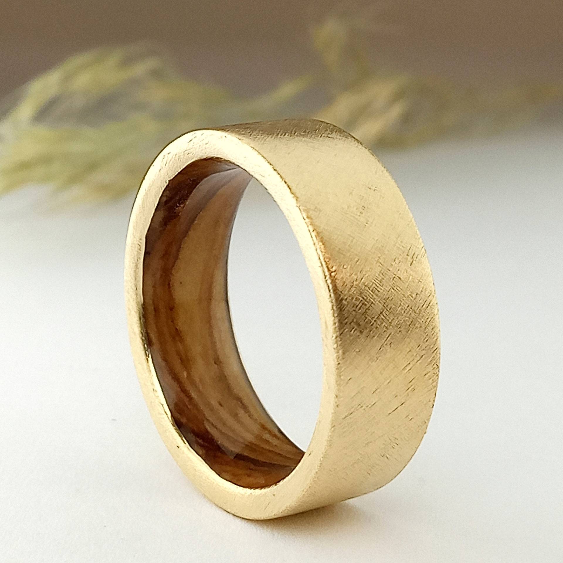 Ring Aus Gelbgold Und Olivenholz - Originelle Unisex-Eheringe Verschiedene Ringe Für Ihre Hochzeit Massiver 18 Karat Goldring von ViademonteJewelry
