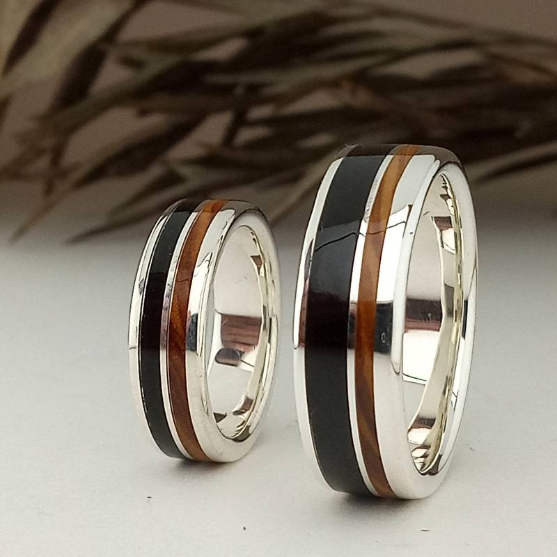 Silber Hochzeiten Mit Ebenholz Und Olivenholz - Original Verschiedene Eheringe von ViademonteJewelry