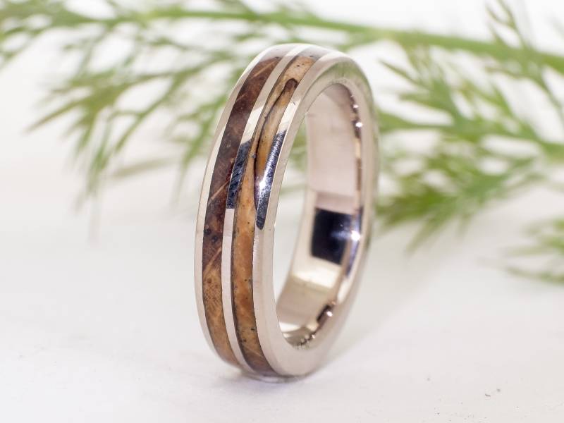 Weißgold-Trauringe Mit Gespaltenem Eichenholz - Original-Trauringe Holzschmuck Massiver 18-Karätiger Goldring von ViademonteJewelry