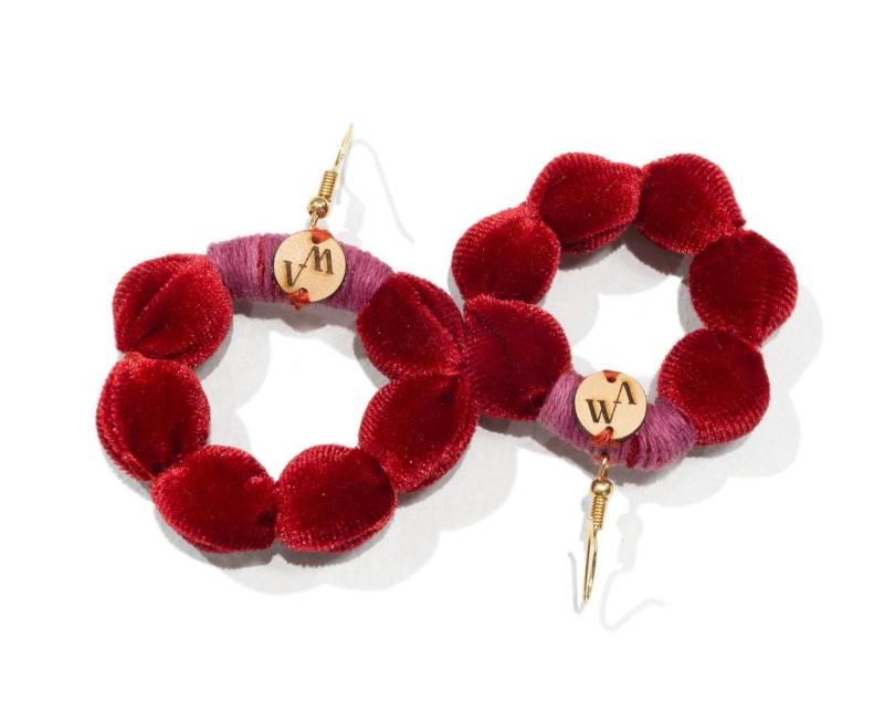 Rote Samt Creolen 14K Gold Filled, Oaxaca Artisan Jewelry von VianneyMendez