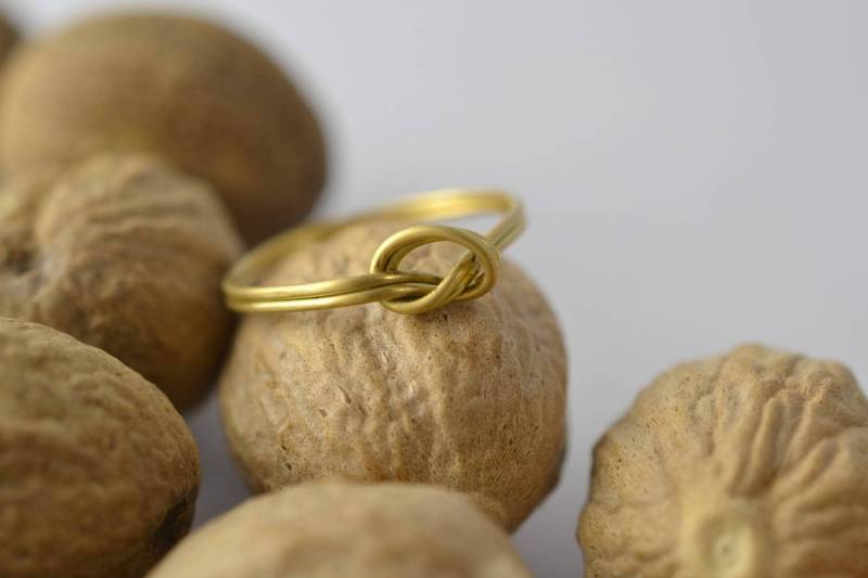 Doppelknoten Ring Massiv 18K Goldring Zart Knoten Versprechen Liebesknoten Krawattenknoten Midi Infinity Liebesring Gold Bff Made Griechenland Doppelknoten Ring Massiv 18K Goldring Zart Knoten Versprechen Liebesknoten Krawattenknoten Midi Infinity Liebesring Gold Bff Made Griechenland von ViazisJewelry