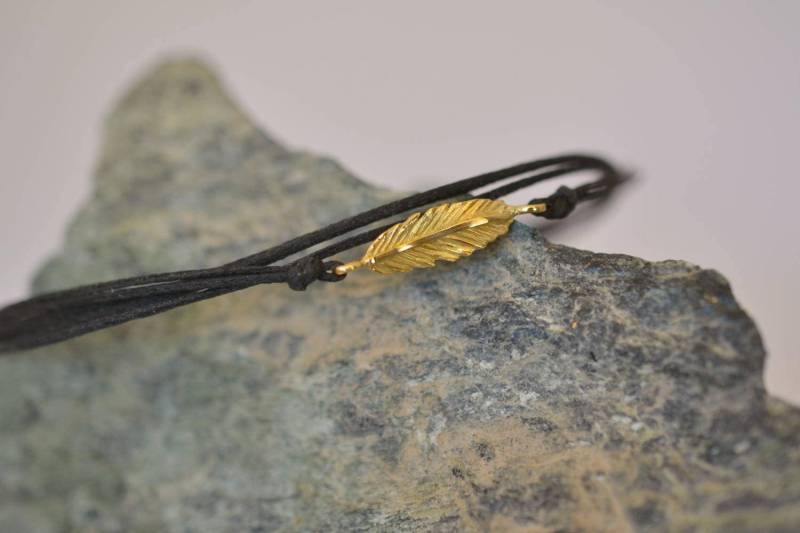 Inspiration Goldarmband Massives 18K Gold Armband Chices Feder Zierliches Wanderlust Bestfriend Inspiration Goldarmband Massives 18K Gold Armband Chices Feder Zierliches Wanderlust Bestfriend von ViazisJewelry
